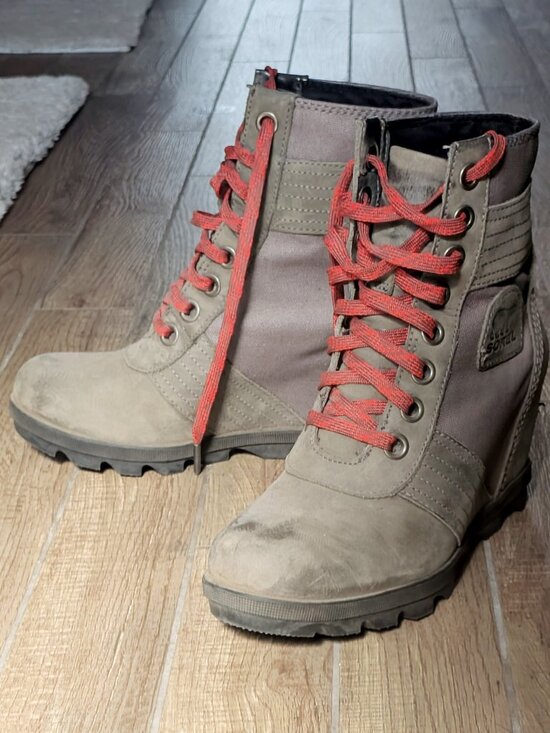 Sorel Shoes - Sorel Lexie Wedge Lace-Up Boots - Gray with Red Laces